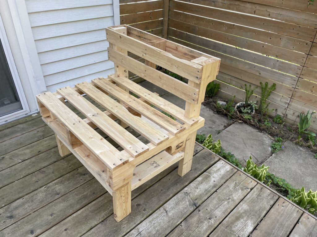 recycled wood pallet deck chair